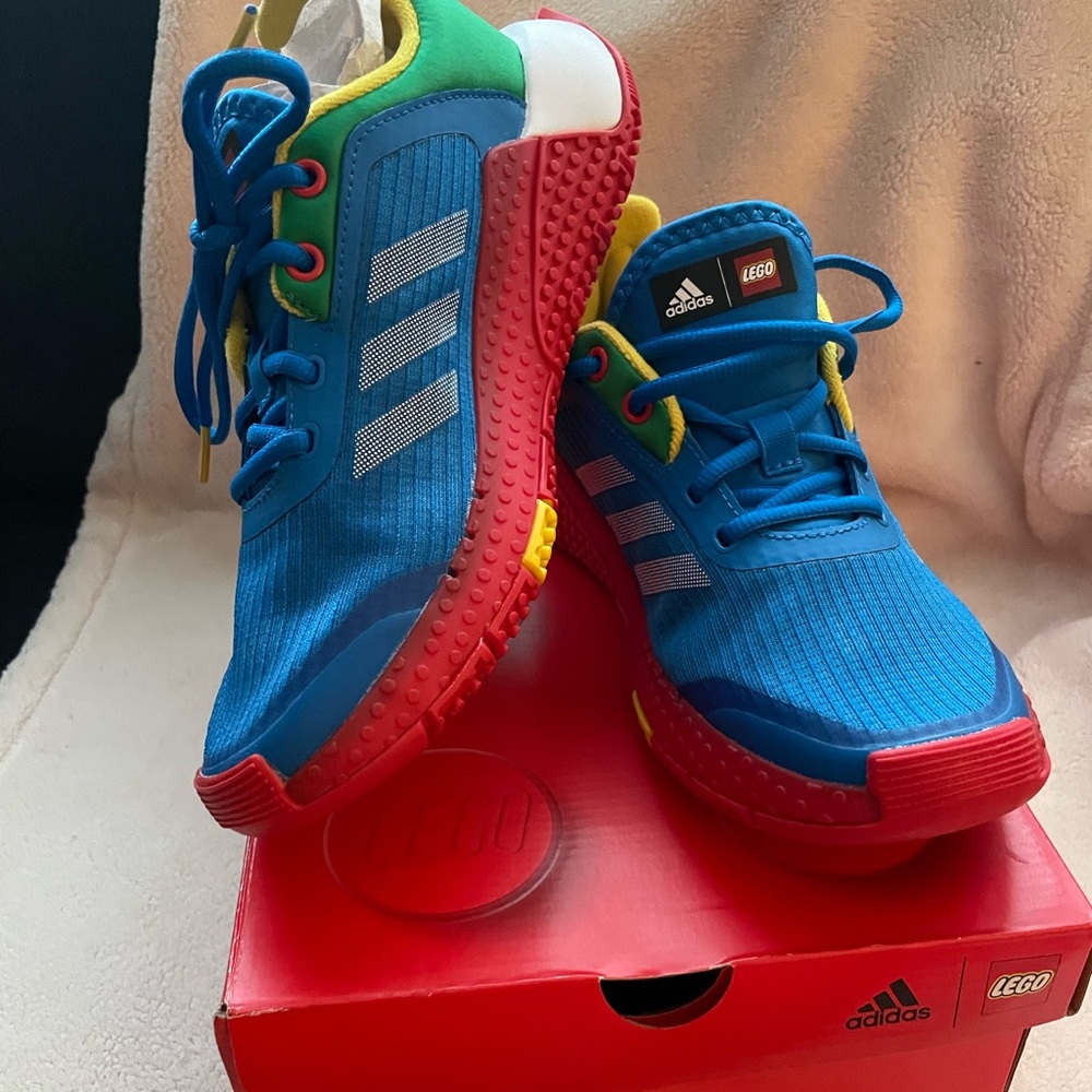 Sold out!! New in box Adidas Lego sport unisex kids size 5 lace up tennis shoes